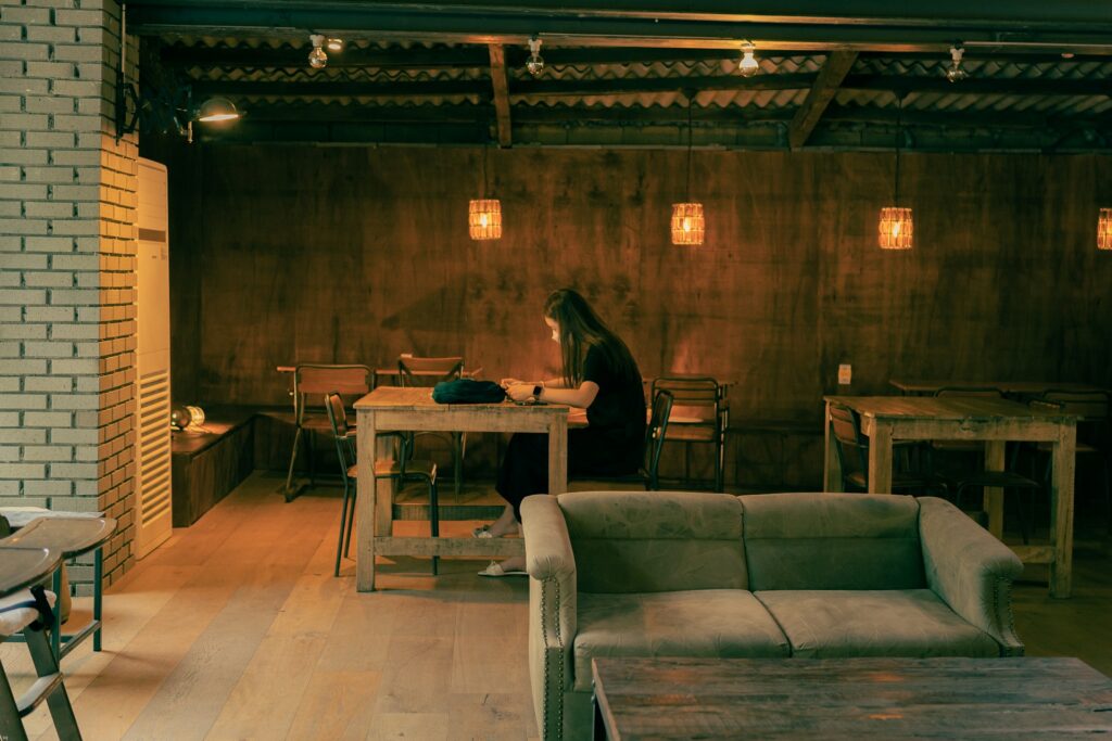 woman working in a cafe