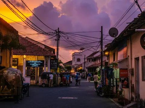 Gasse im historischen Fort von Galle, Sri Lanka