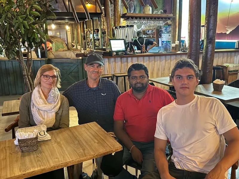 Andreas Klöden mit seiner Familie bei einer Rast während der Rundreise
